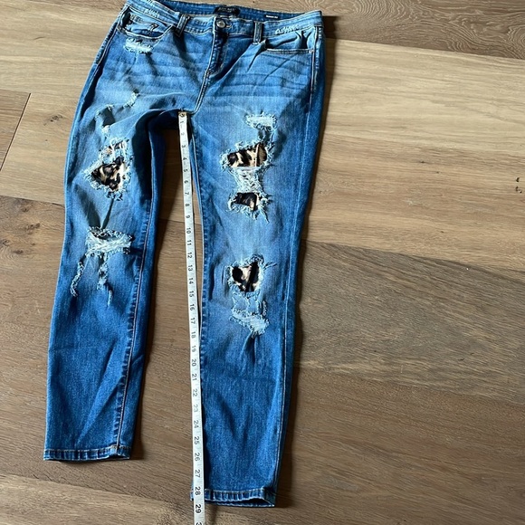 Judy Blue Sz15/32 Jeans Skinny Fit Distressed Tattered Leopard Print Patch Pants - Picture 9 of 16